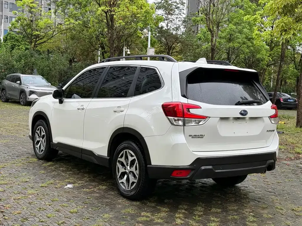 Subaru Forester — фото 4