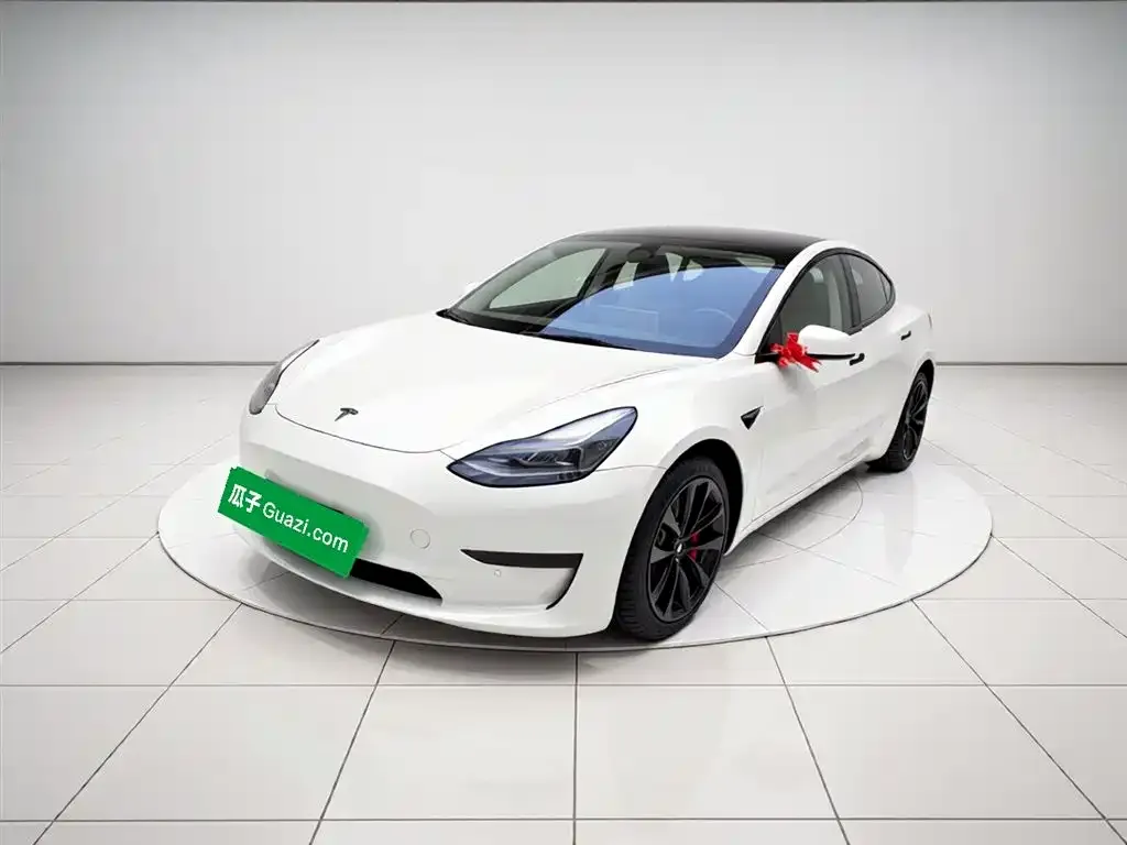 Tesla Model 3 — фото 1