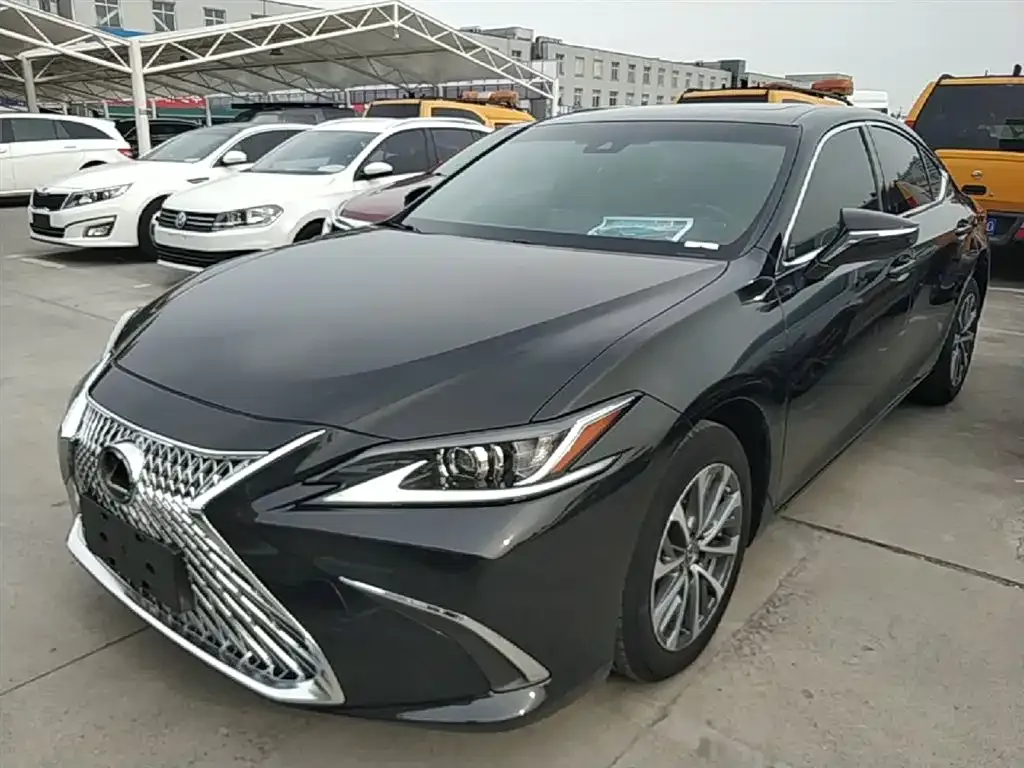 Lexus ES — фото 1