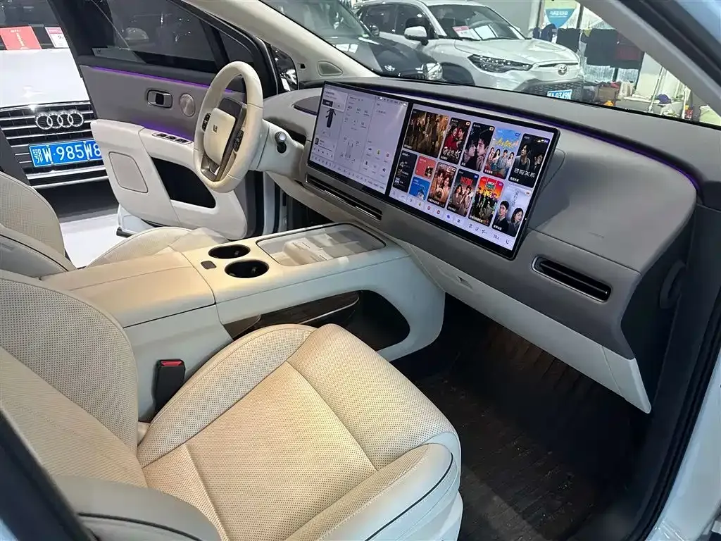 Li Auto i8 — фото 3