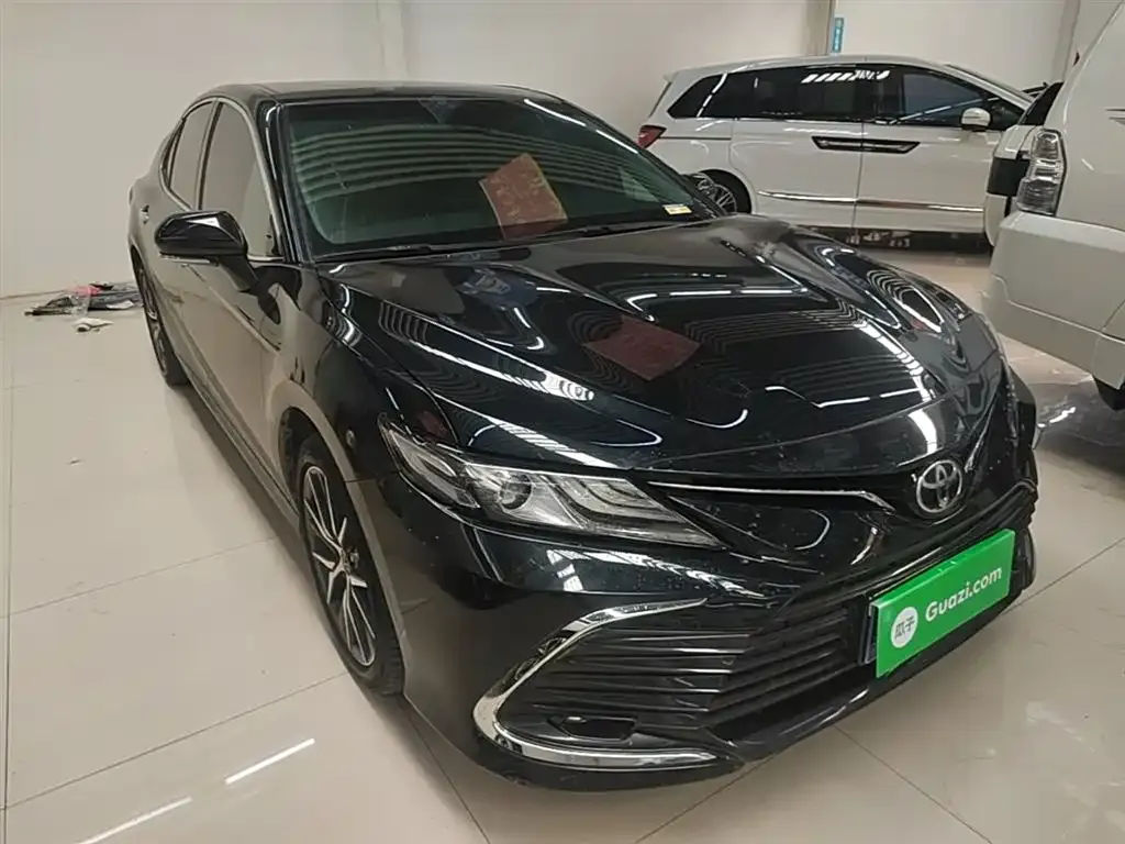 Toyota Camry — фото 2