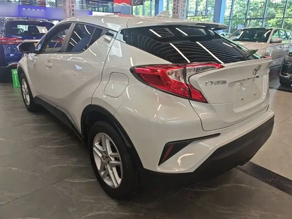 Toyota C-HR — фото 4