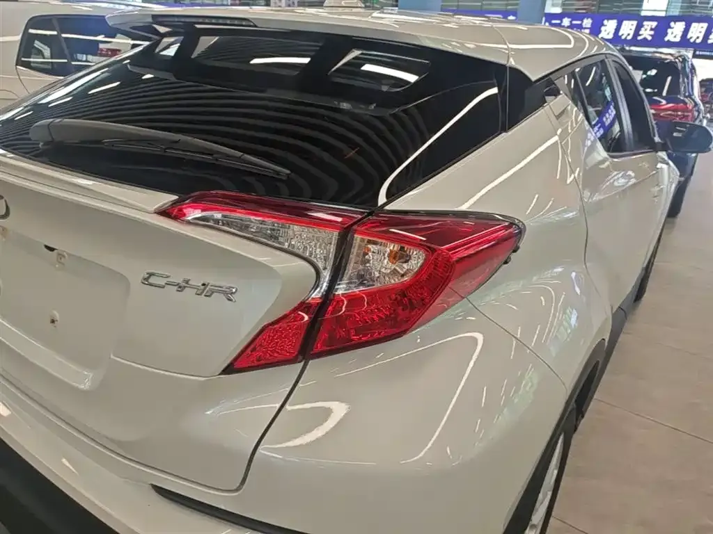 Toyota C-HR — фото 9