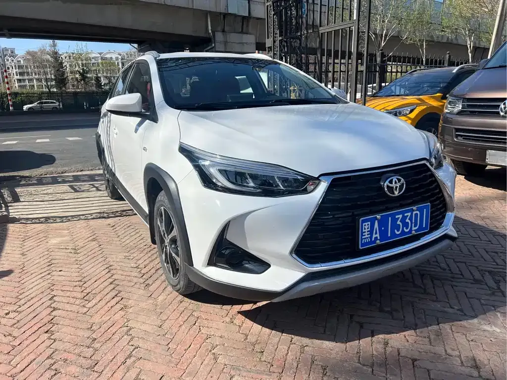 Toyota Yaris L — фото 8