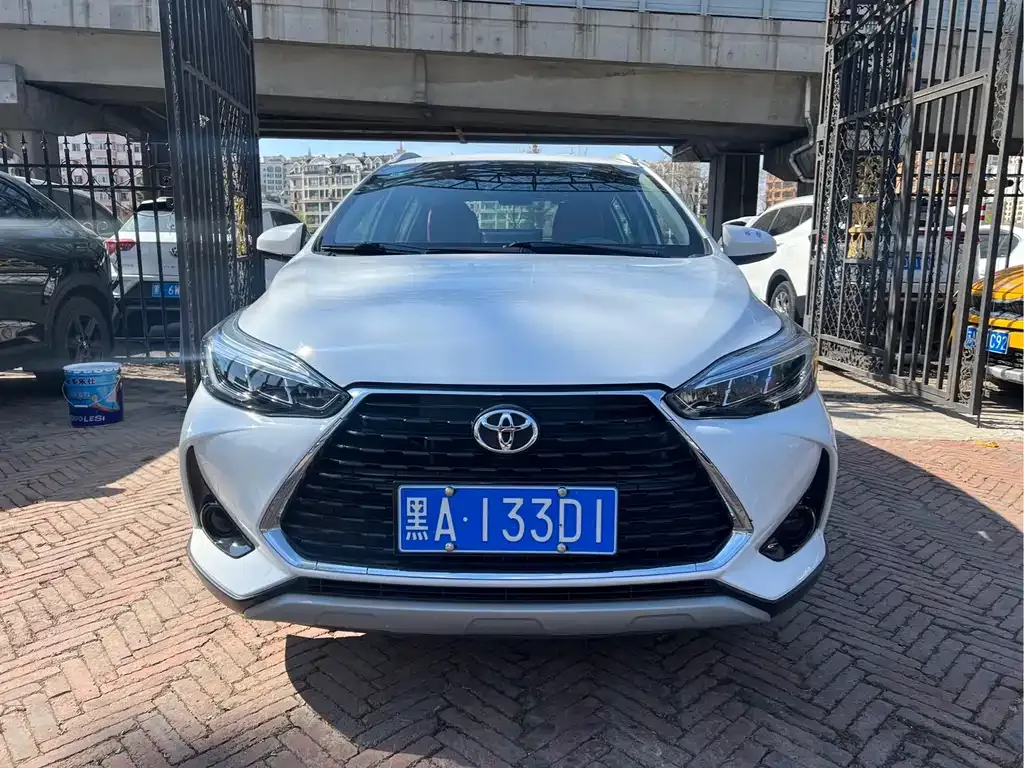 Toyota Yaris L — фото 9