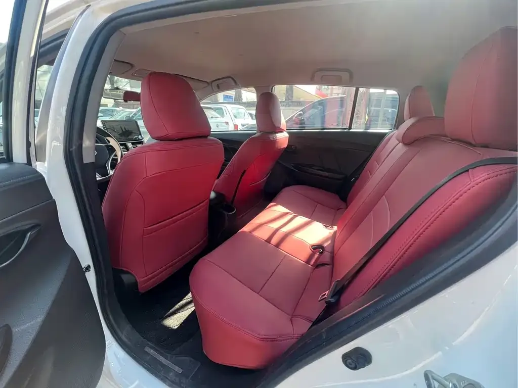Toyota Yaris L — фото 6