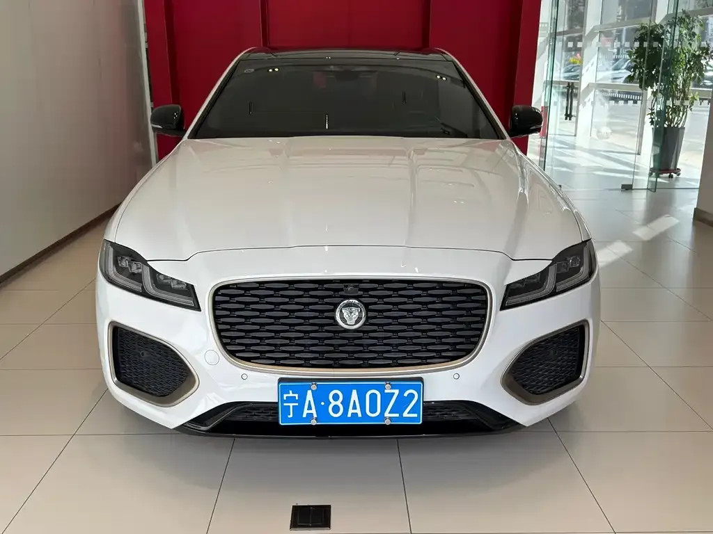 Jaguar XFL — фото 1