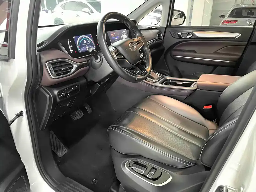 GAC Motor Trumpchi M6 — фото 8