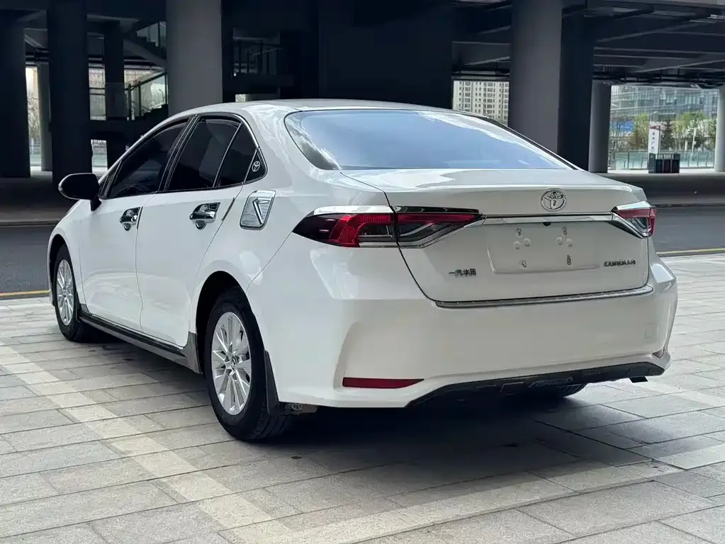 Toyota Corolla — фото 9