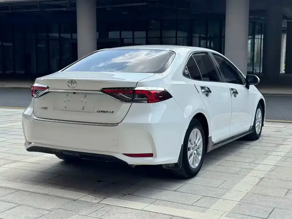 Toyota Corolla — фото 10