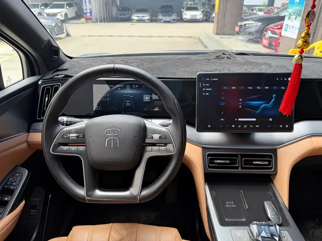 BYD L DM-i — фото 8