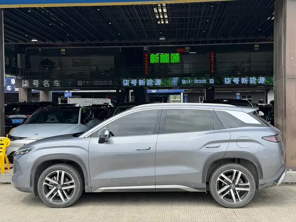 BYD L DM-i — фото 10