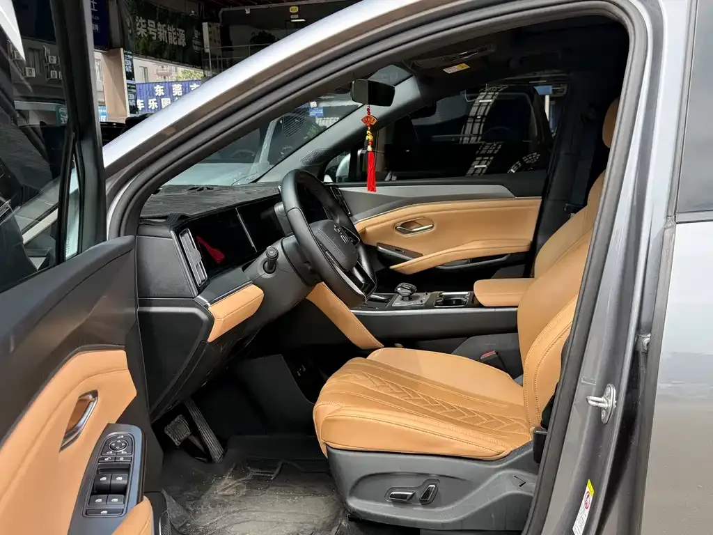 BYD L DM-i — фото 3