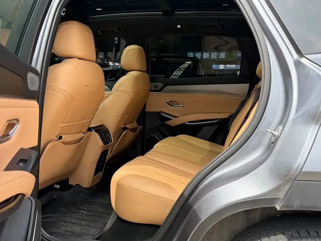 BYD L DM-i — фото 7