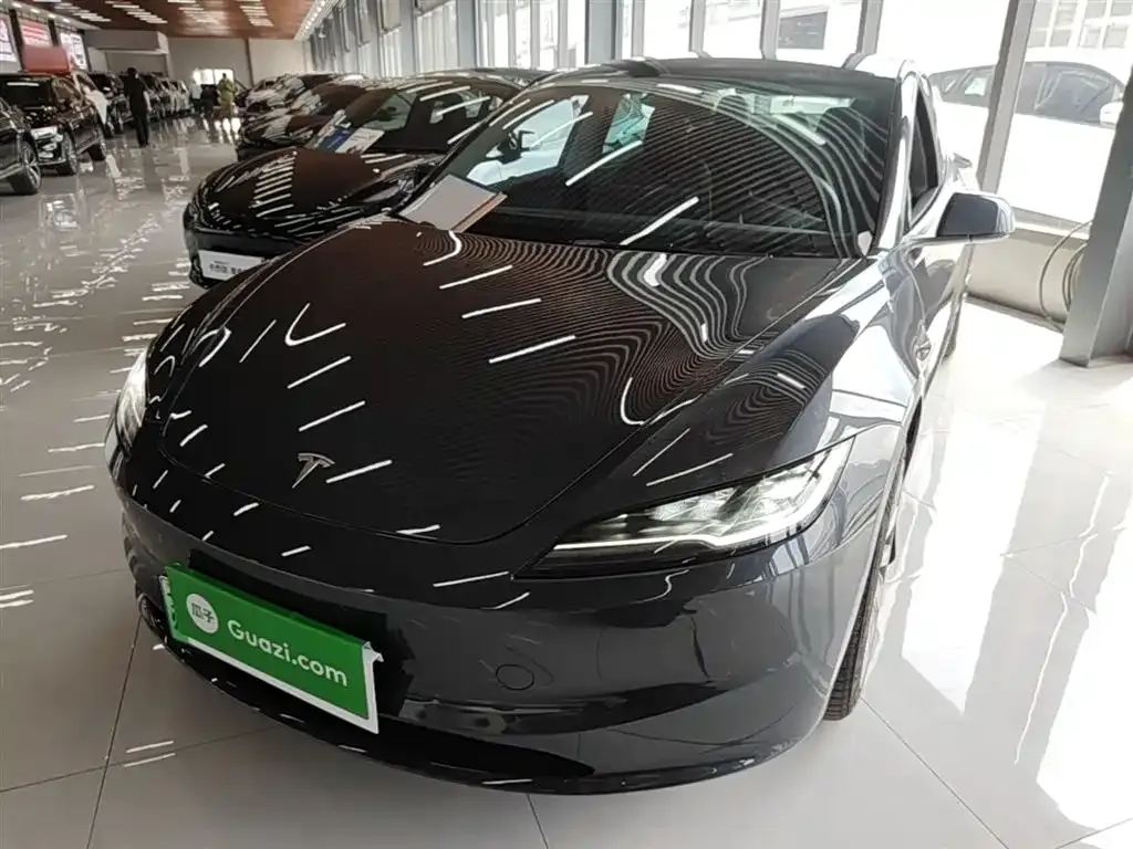 Tesla Model 3 — фото 1