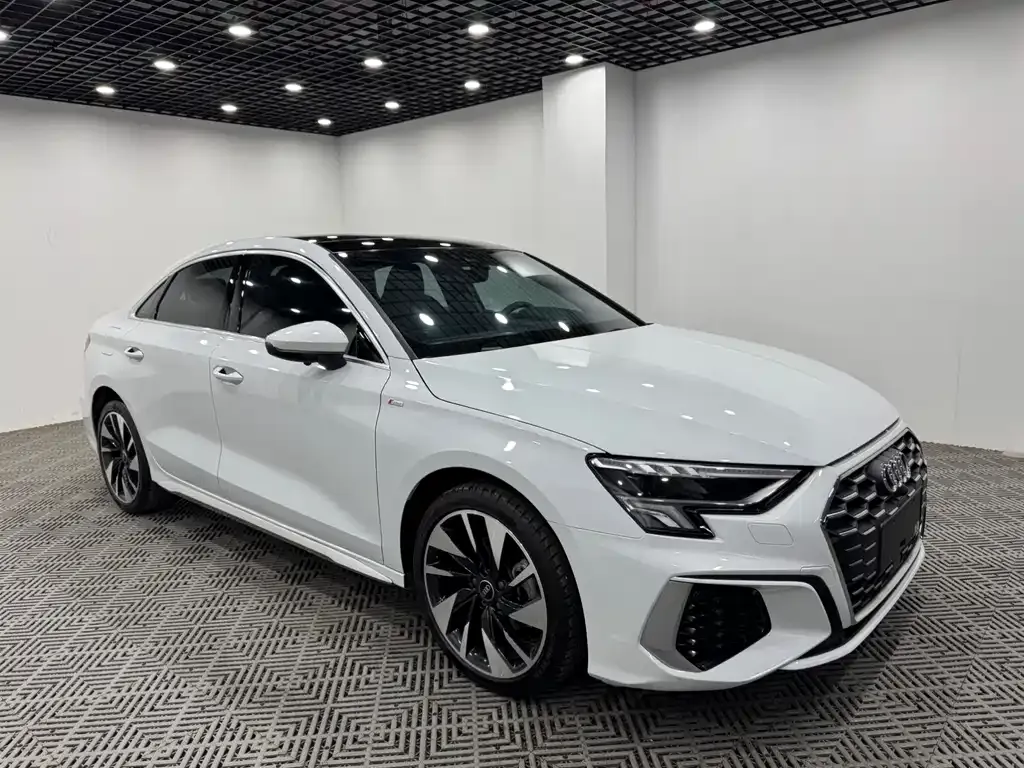 Audi A3 — фото 1
