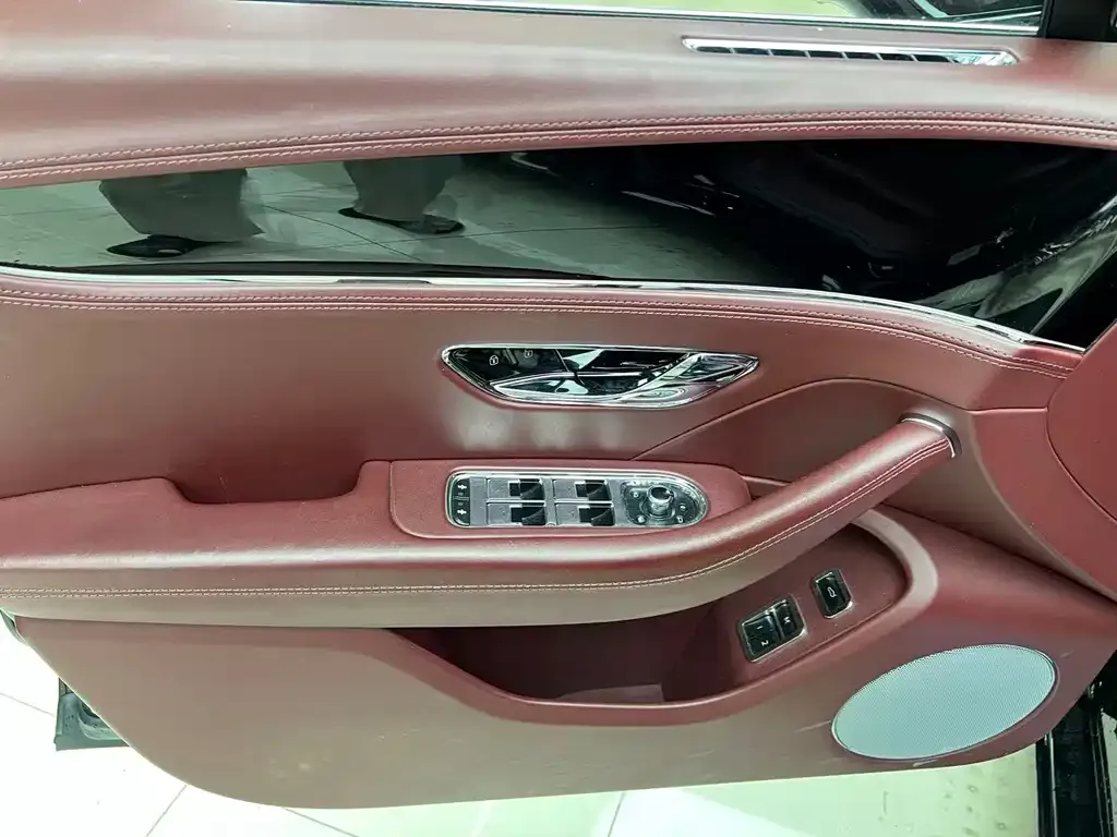Bentley Flying Spur — фото 5