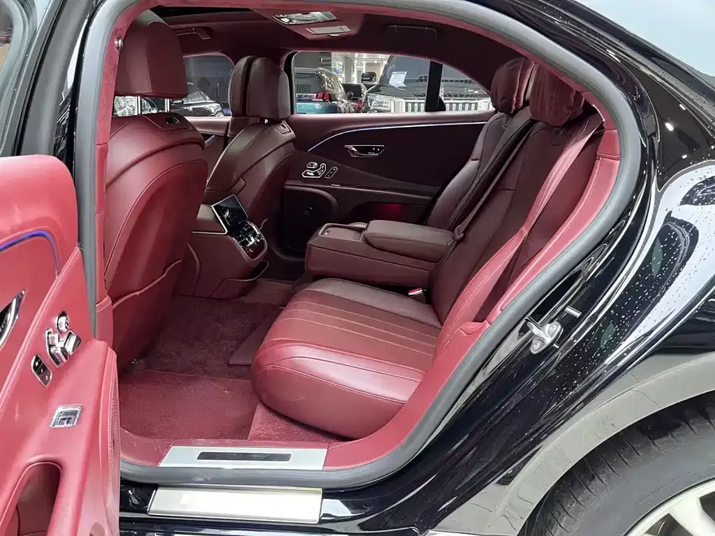 Bentley Flying Spur — фото 9