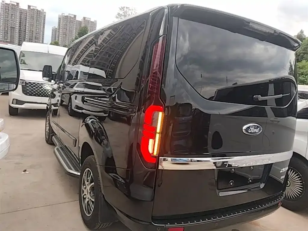 Ford Tourneo — фото 4