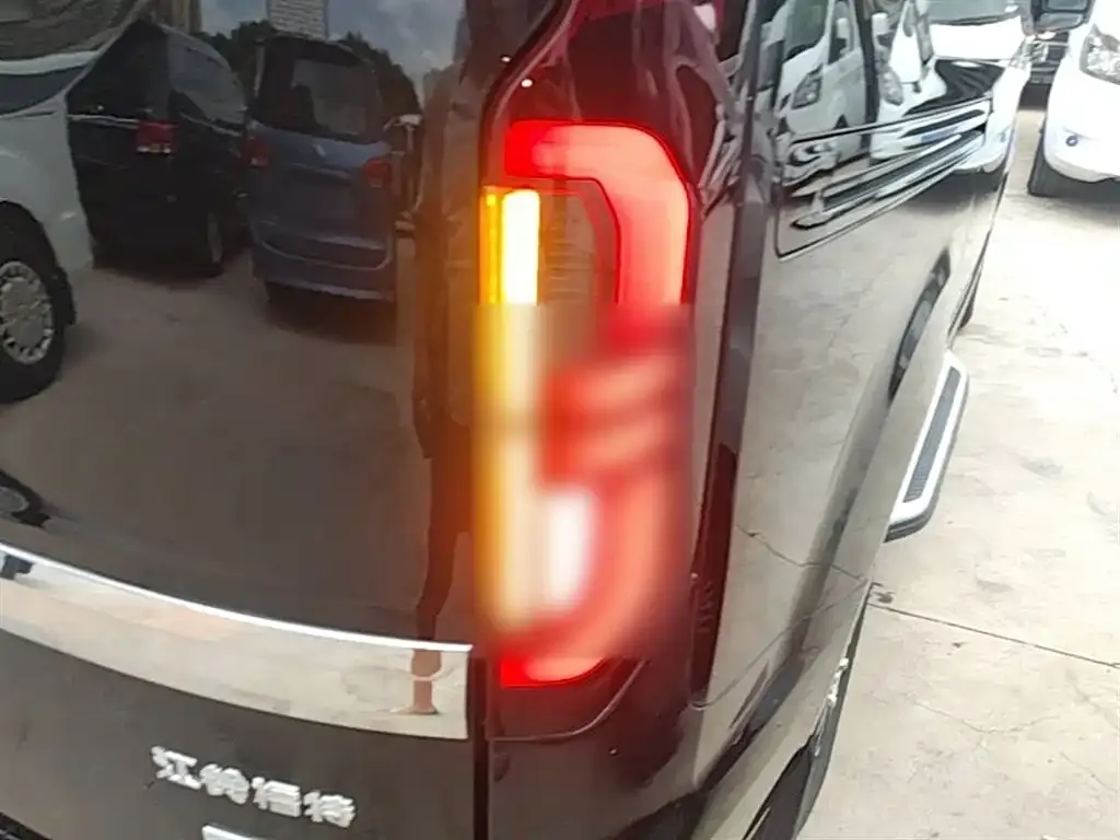 Ford Tourneo — фото 3
