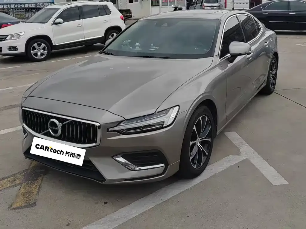 Volvo S60 — фото 1