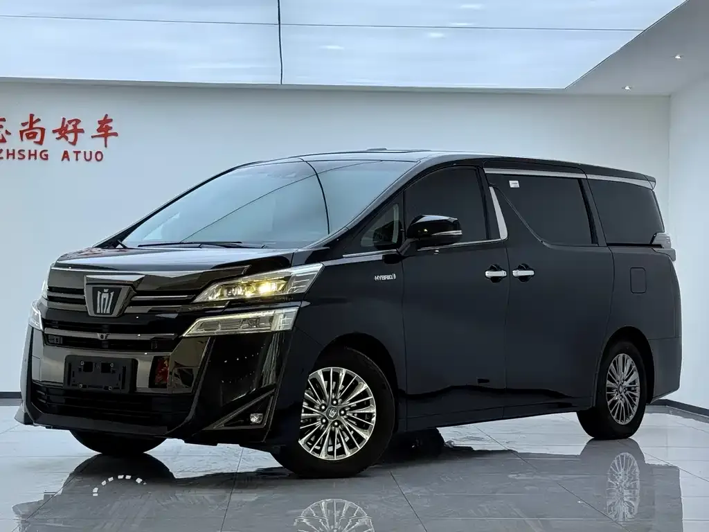 Toyota Vellfire — фото 1