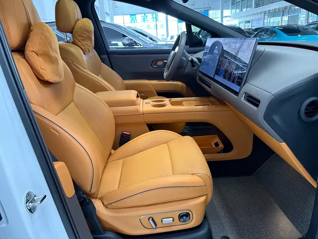 Li Auto i8 — фото 6