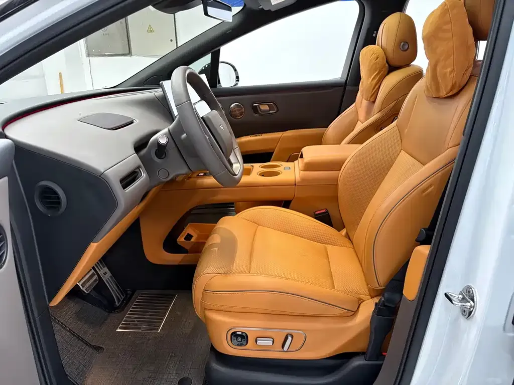 Li Auto i8 — фото 10