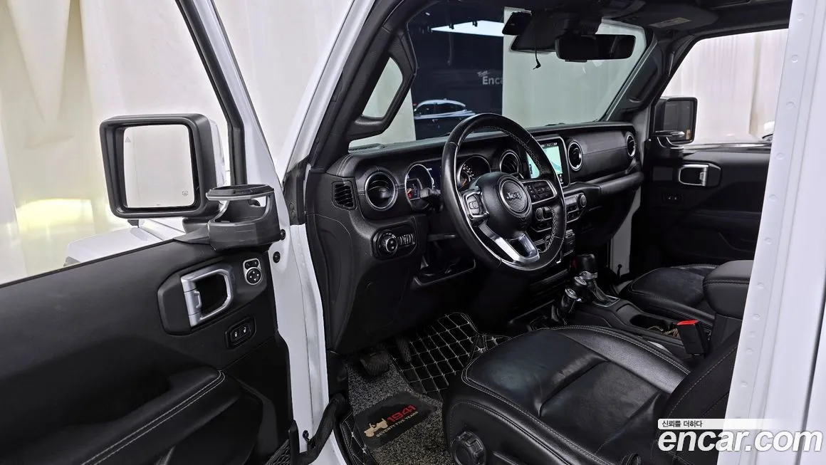 Jeep Wrangler — фото 9