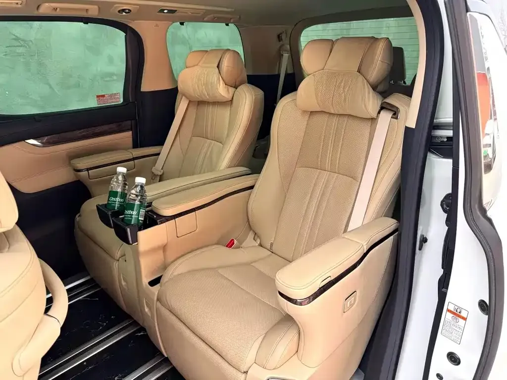 Toyota Alphard — фото 5