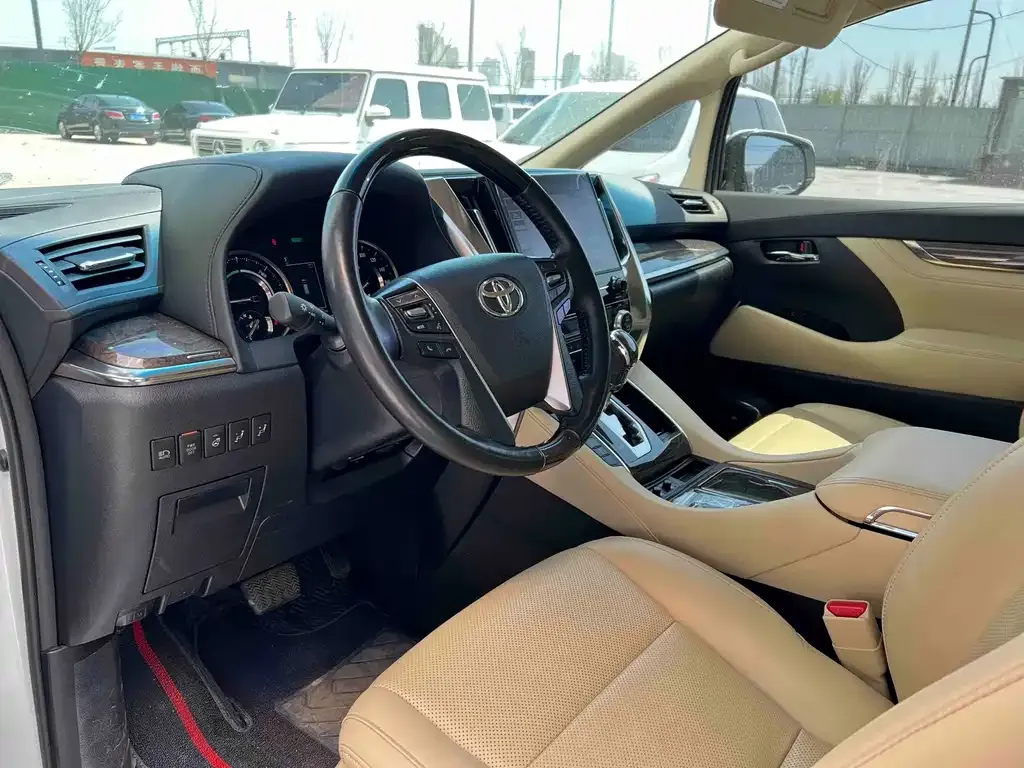 Toyota Alphard — фото 7