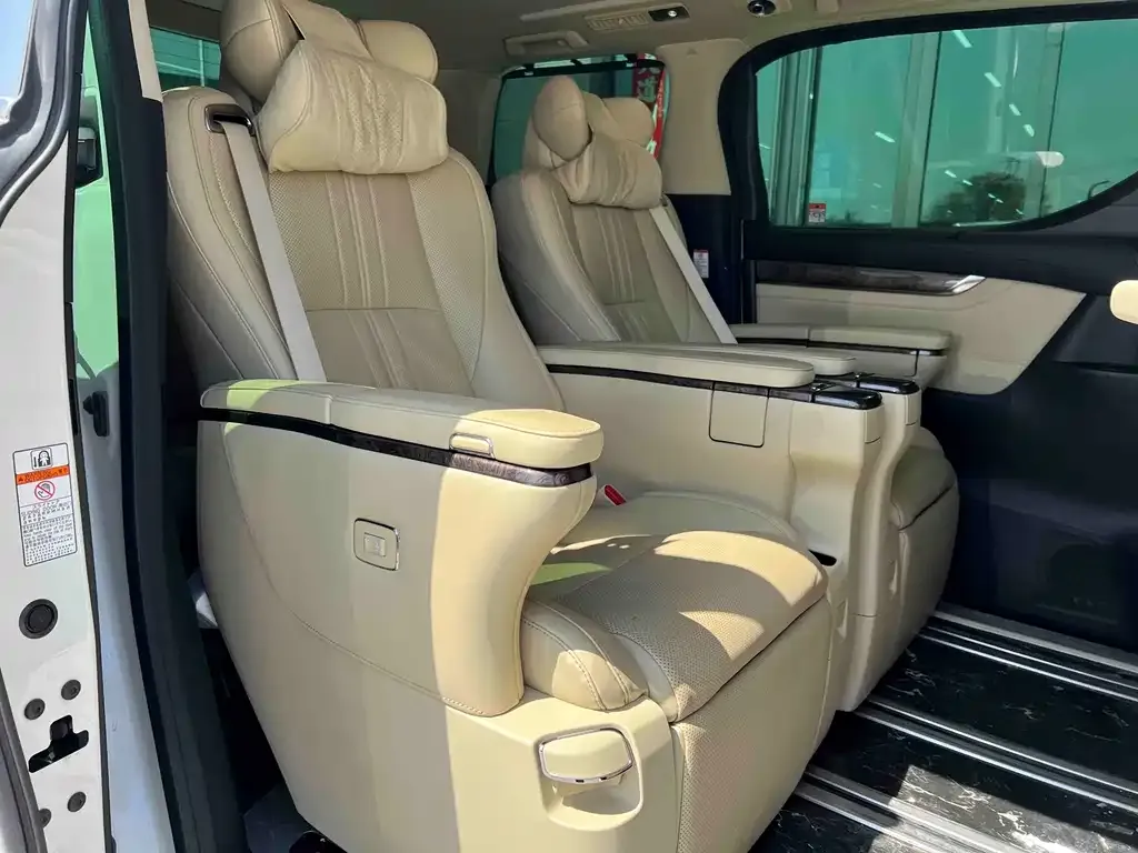 Toyota Alphard — фото 3