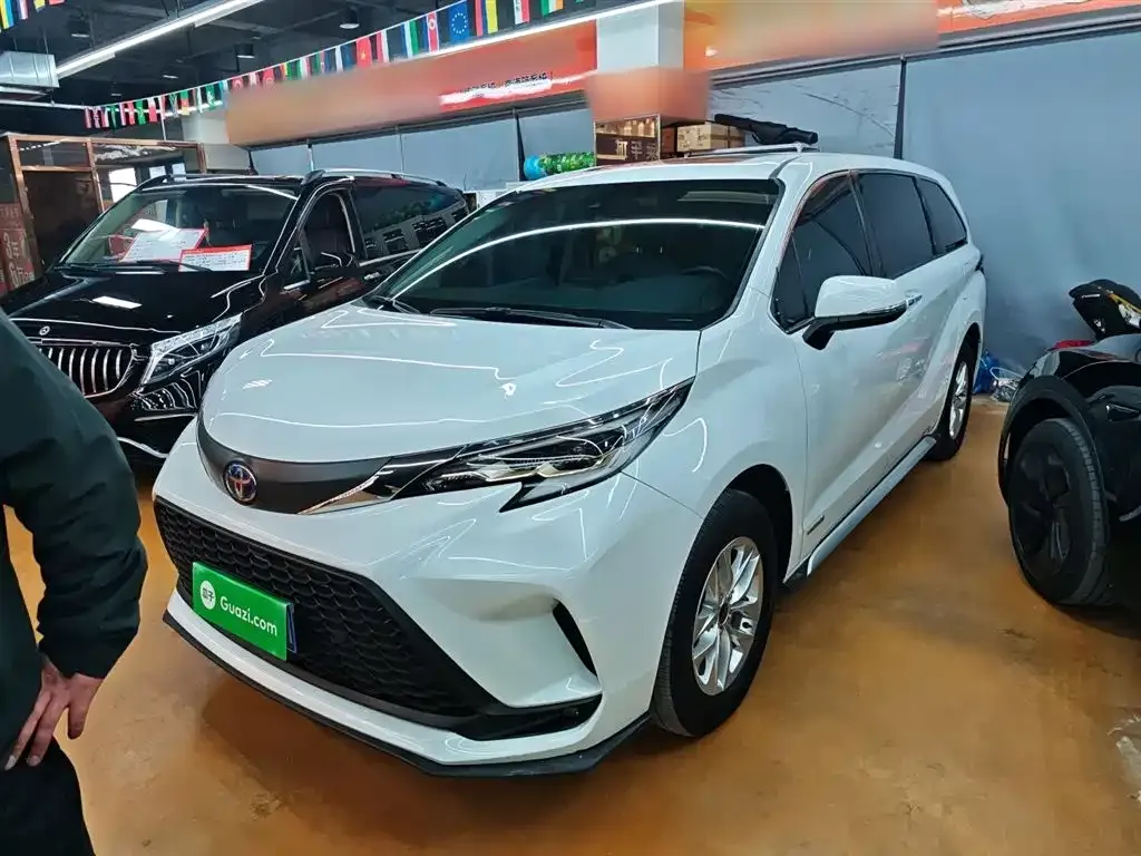 Toyota Granvia — фото 1