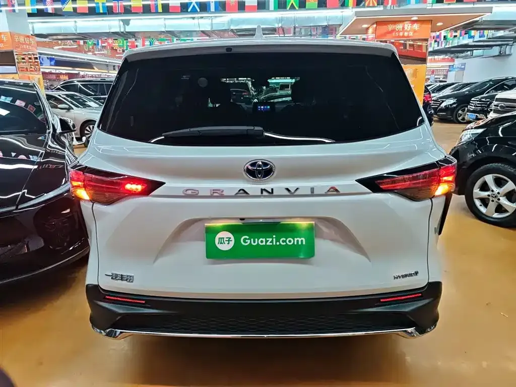 Toyota Granvia — фото 8