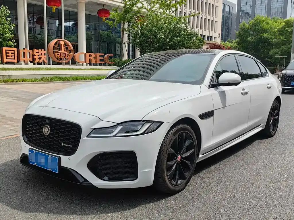 Jaguar XFL — фото 1