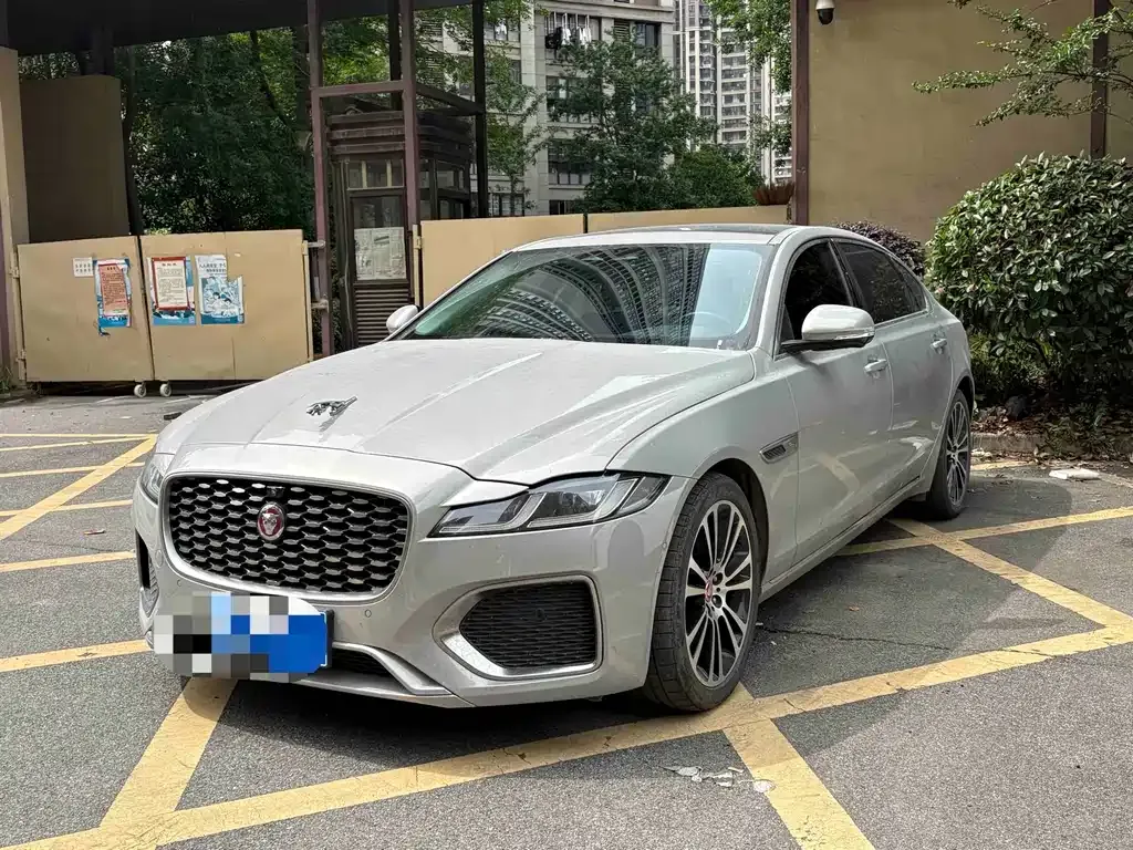 Jaguar XFL — фото 1
