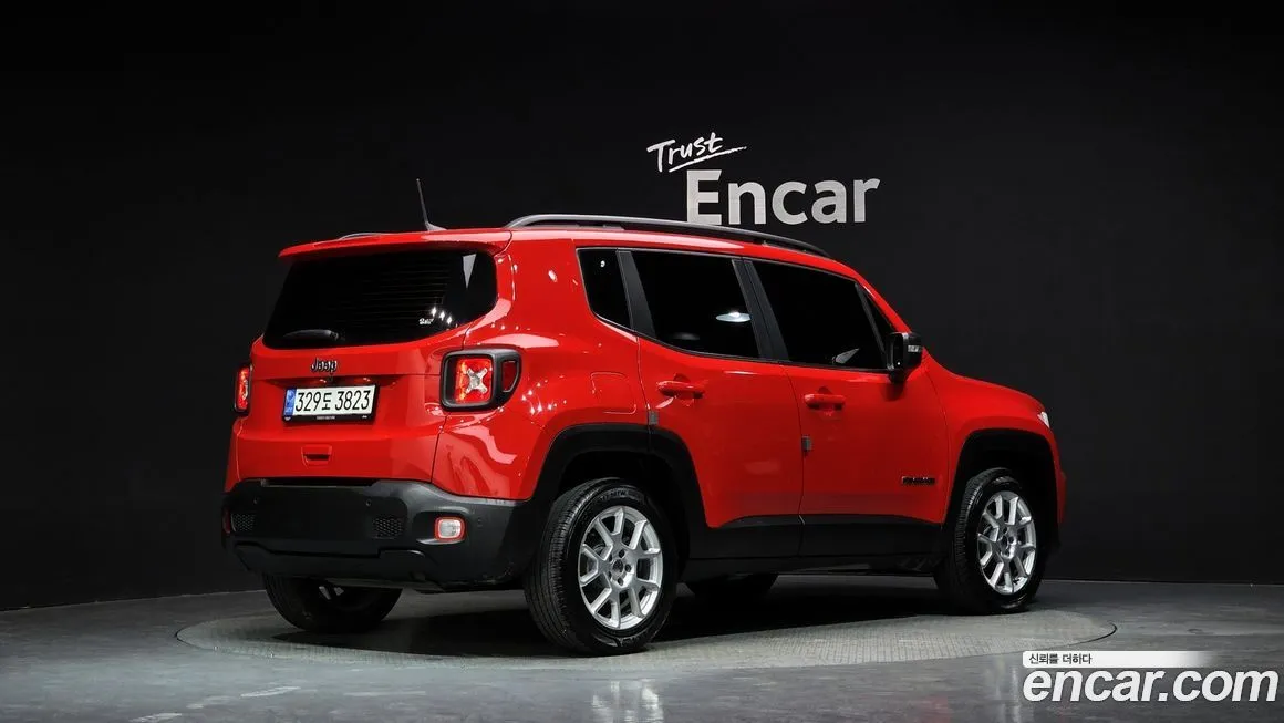 Jeep Renegade — фото 3
