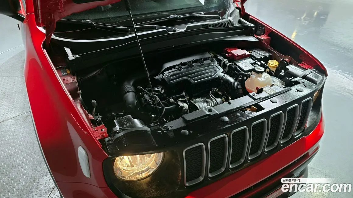 Jeep Renegade — фото 10