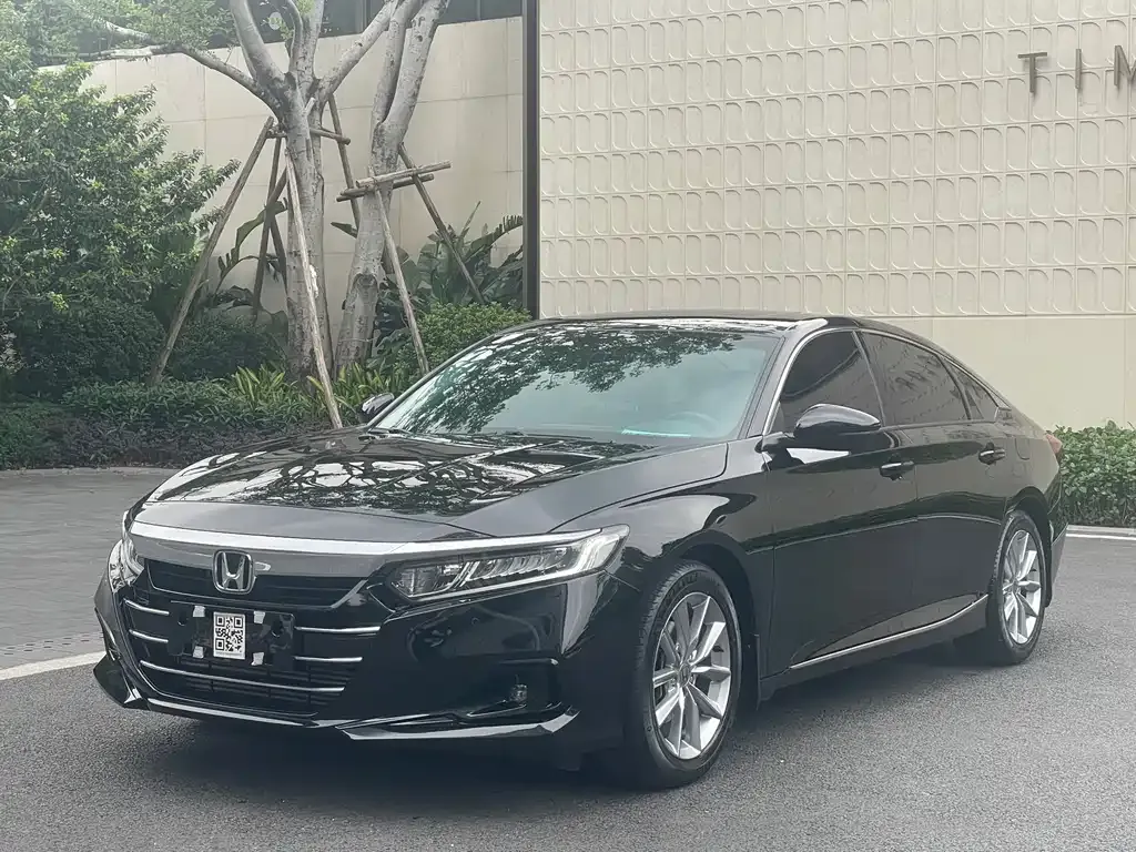 Honda Accord — фото 1