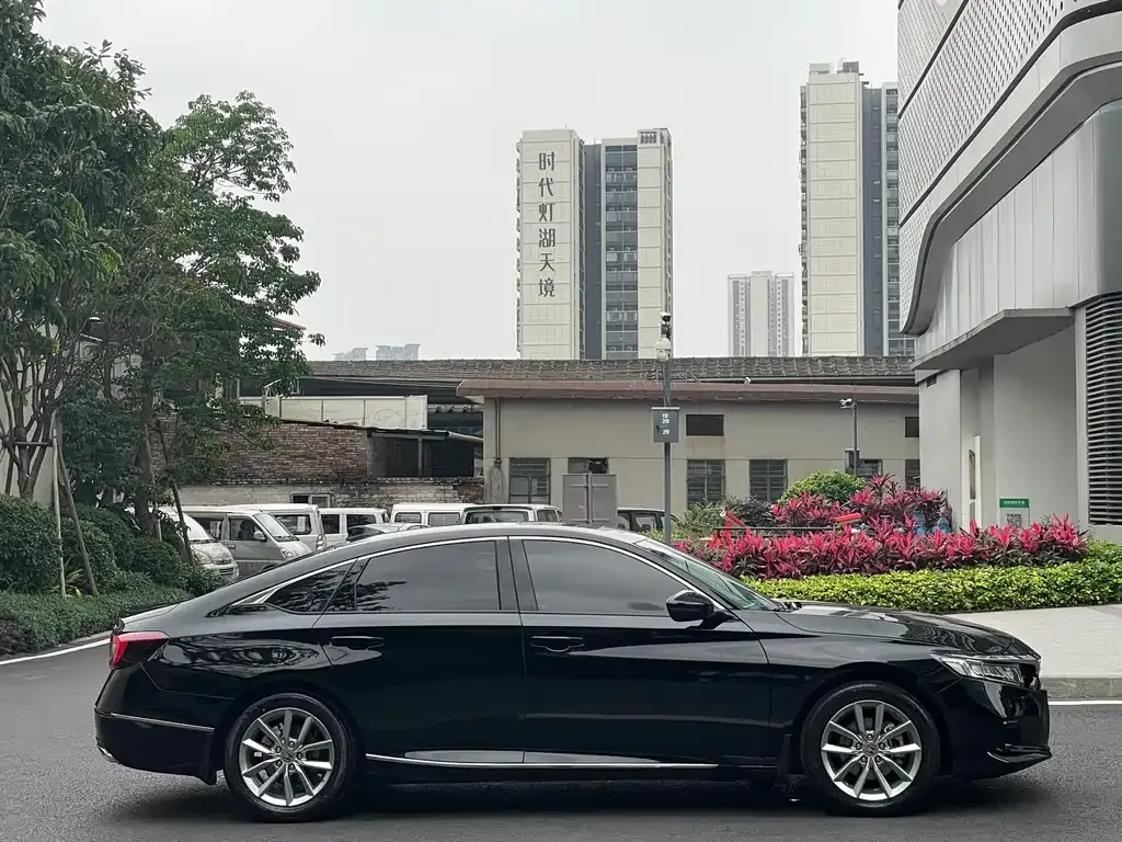 Honda Accord — фото 7