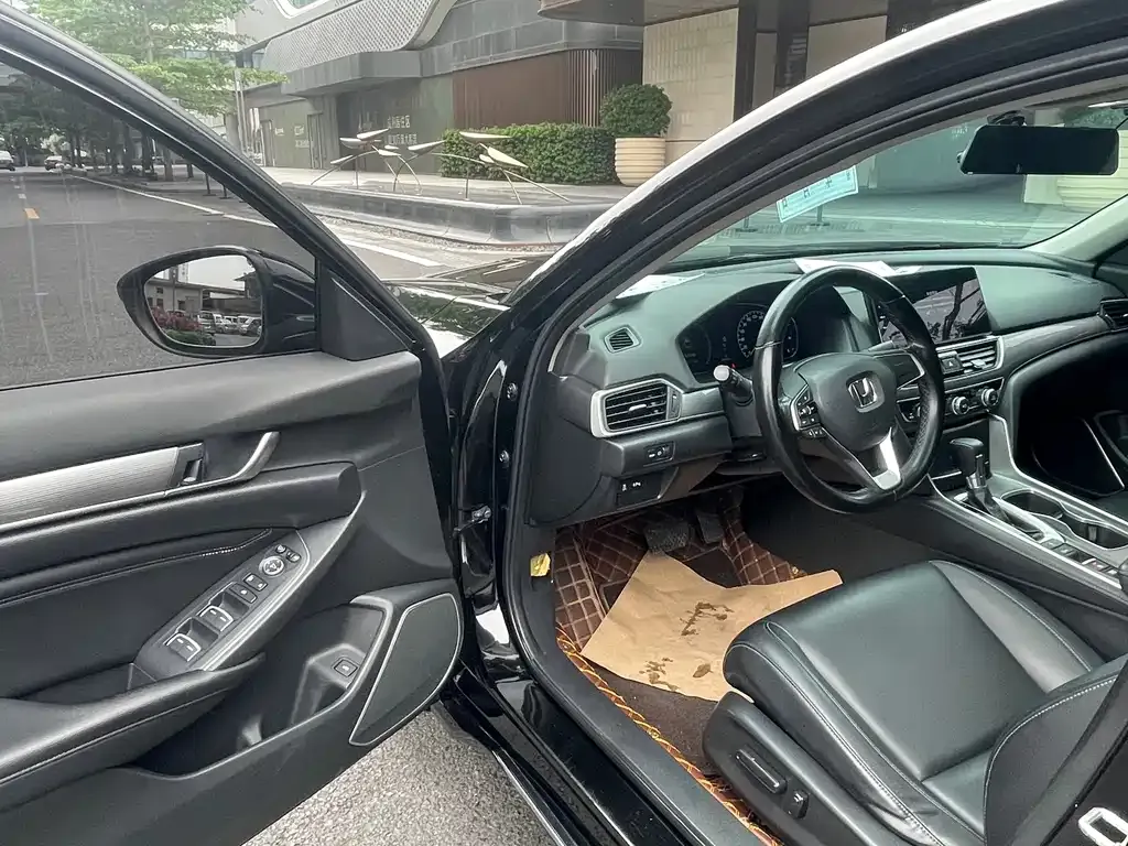 Honda Accord — фото 8