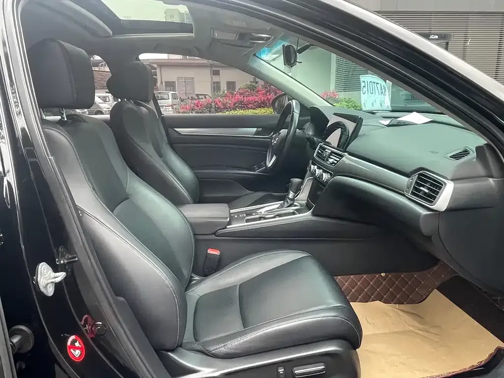 Honda Accord — фото 10