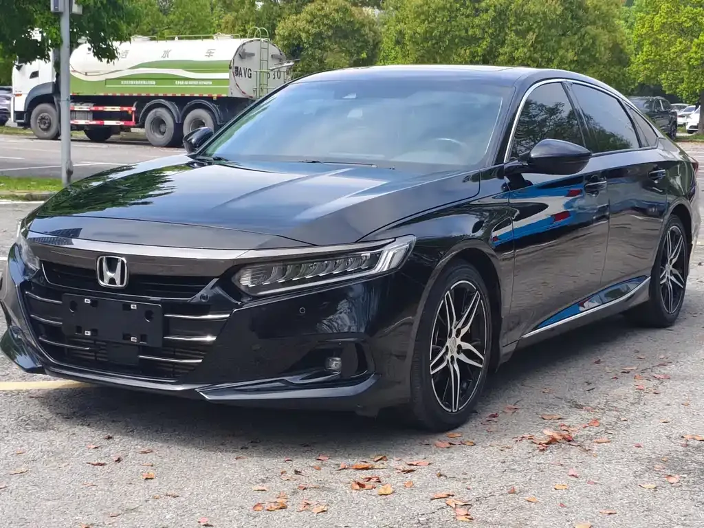 Honda Accord — фото 1