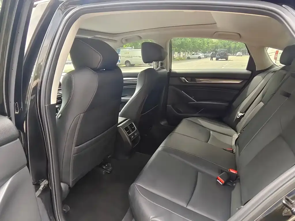 Honda Accord — фото 3