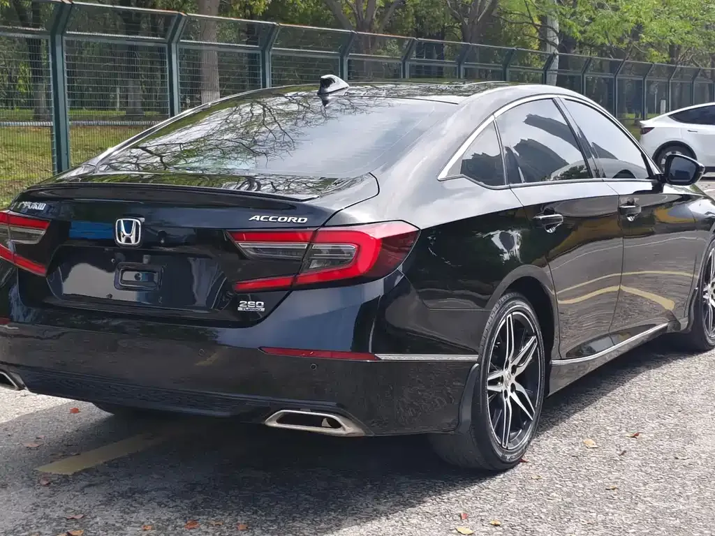 Honda Accord — фото 6