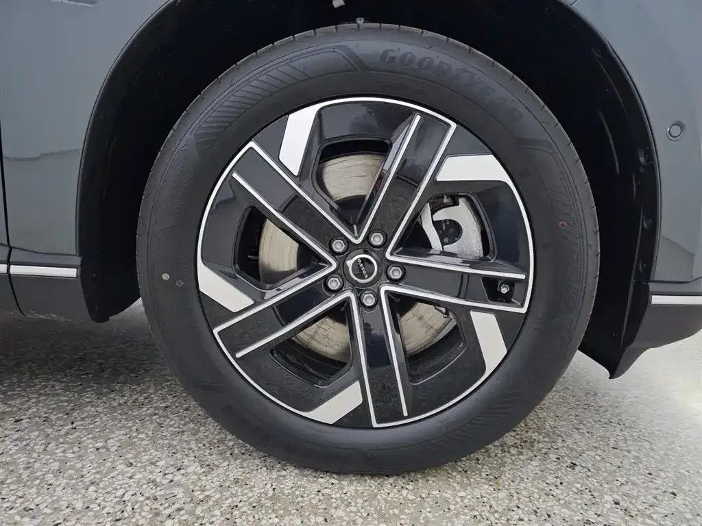 Volvo XC70 Plug-in Hybrid — фото 4