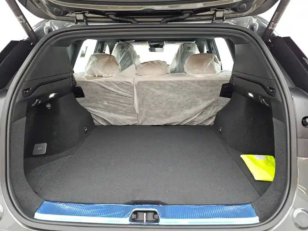 Volvo XC70 Plug-in Hybrid — фото 2