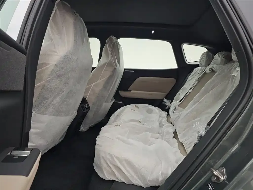 Volvo XC70 Plug-in Hybrid — фото 10