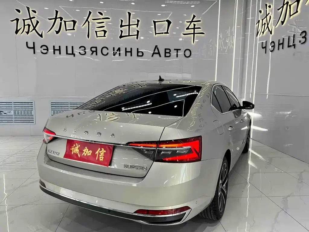 Skoda Superb — фото 7