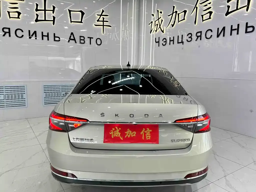 Skoda Superb — фото 9